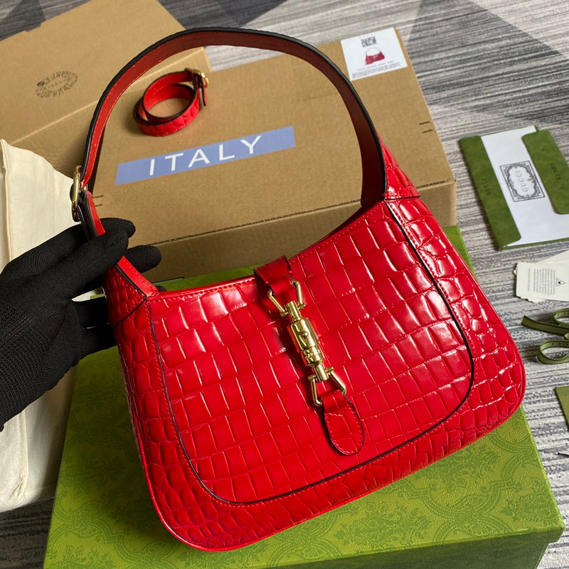 Handle and strap detail of statement chic women's handbag – women's everyday handbag