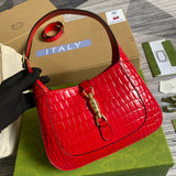 Handle and strap detail of statement chic women's handbag – women's everyday handbag