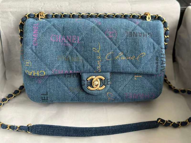 Zivas Charm Chic Craftsmanship Everyday Handbag (Elevated Daily Companion) – Detail View