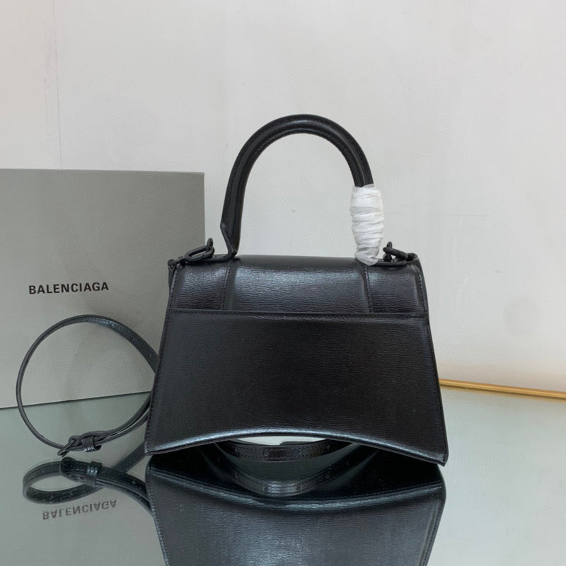 Zivas Charm Refined Structure Statement Handbag (Contemporary Shape Language) – Detail View