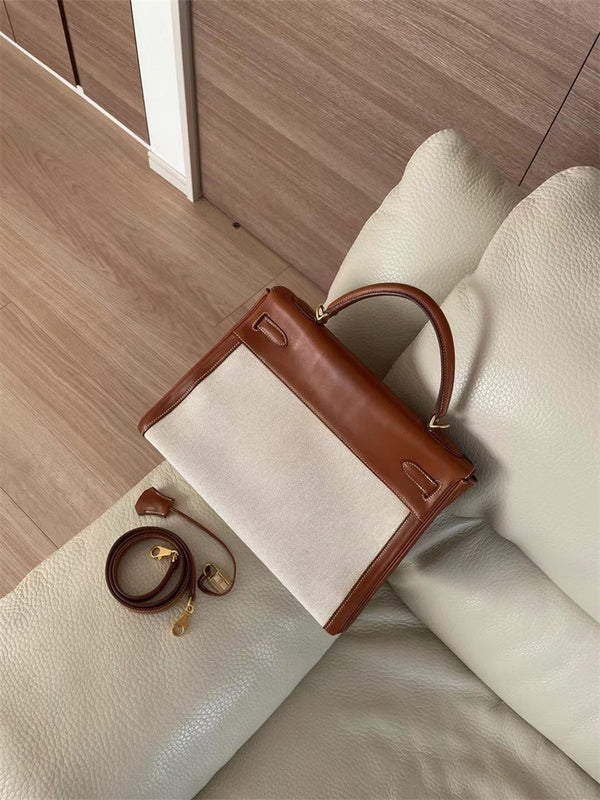  Essential shopper bag carried on shoulder