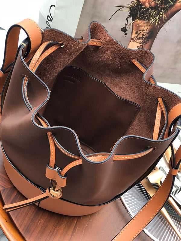 Ziva's Charm handbag – product shot (18cm*25cm*13.5cm)