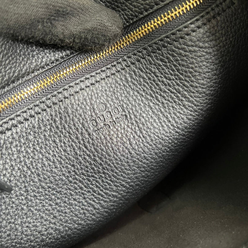 Side profile of modern premium women's handbag – women's designer-style accessory