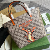 Front view of everyday-luxe modern women's handbag – women's luxury accessory