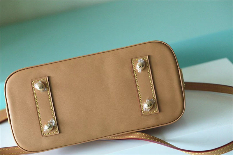  everyday crossbody bag styled with outfit