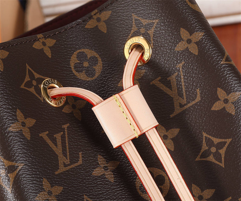  shoulder bag close-up of hardware and finish