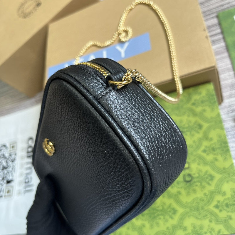 Close-up detail of structured classic women's handbag – women's luxury handbag