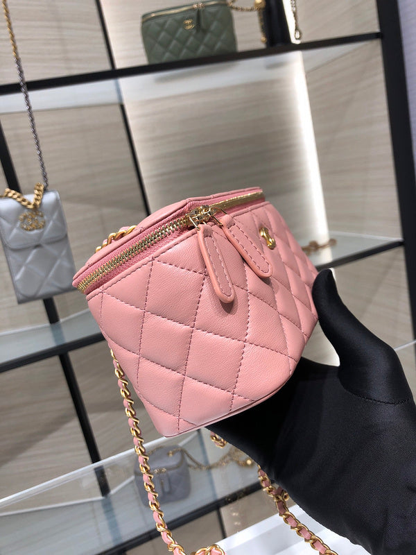  handbag, compact everyday style, image 2