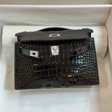  smart carryall bag detail view showing craftsmanship 8