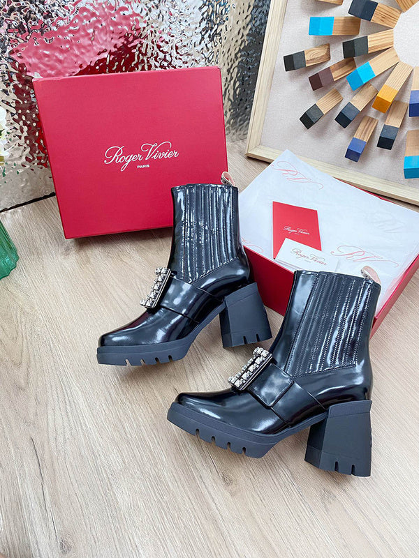 Close-up detail view of Roger Vivier luxury piece style No.079