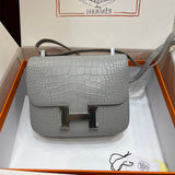  graceful carryall bag detail view showing craftsmanship 14