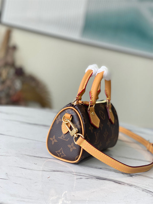  top-handle bag interior and compartment view