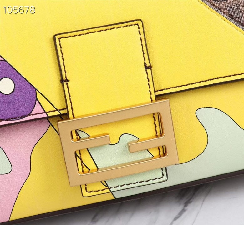 Ziva's Charm handbag – close-up view (Standard Size)