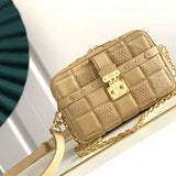  Refined everyday bag front view