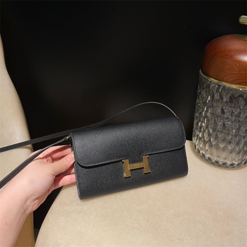  Versatile everyday bag front view