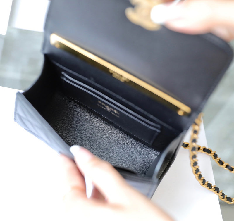 Zivas Charm Timeless Appeal Designer Handbag (Polished Everyday Piece) – Angled View