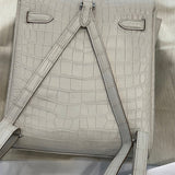  Clean-Lined carryall bag carried on shoulder 10