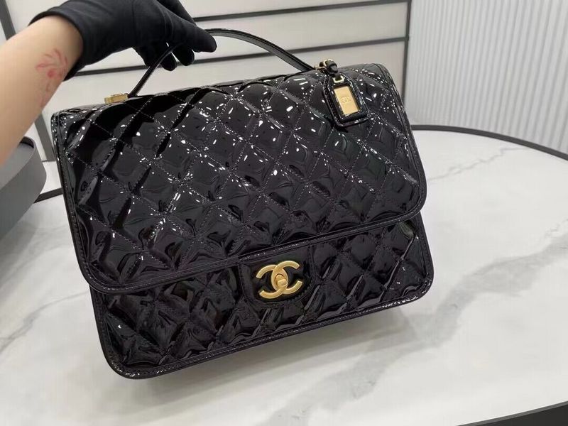  women's handbag, spacious design, view 3