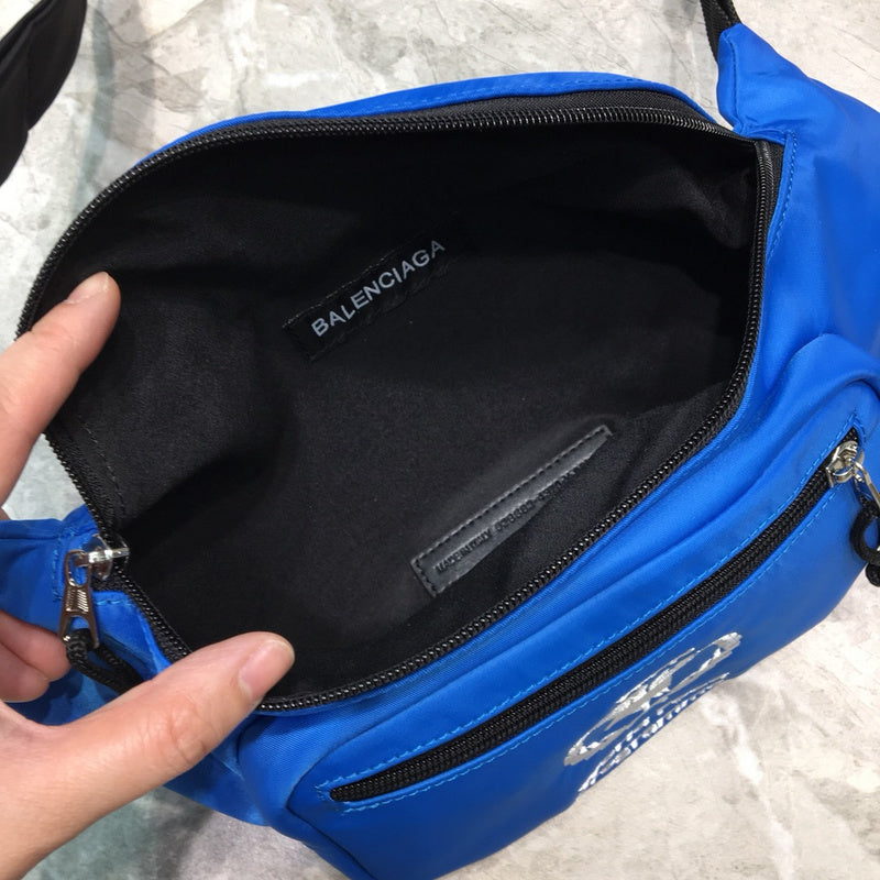Structured Premium PU Leather Handbag - Smooth Faux-Leather Exterior | Women's Premium Handbag #260 - close-up detail shot (image 3) of designer-inspired handbag