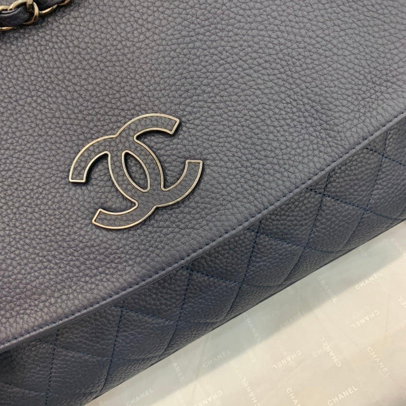  spacious purse view 10