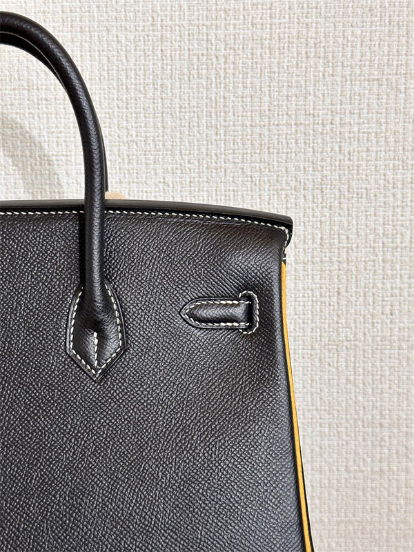  Effortless tote bag carried on shoulder