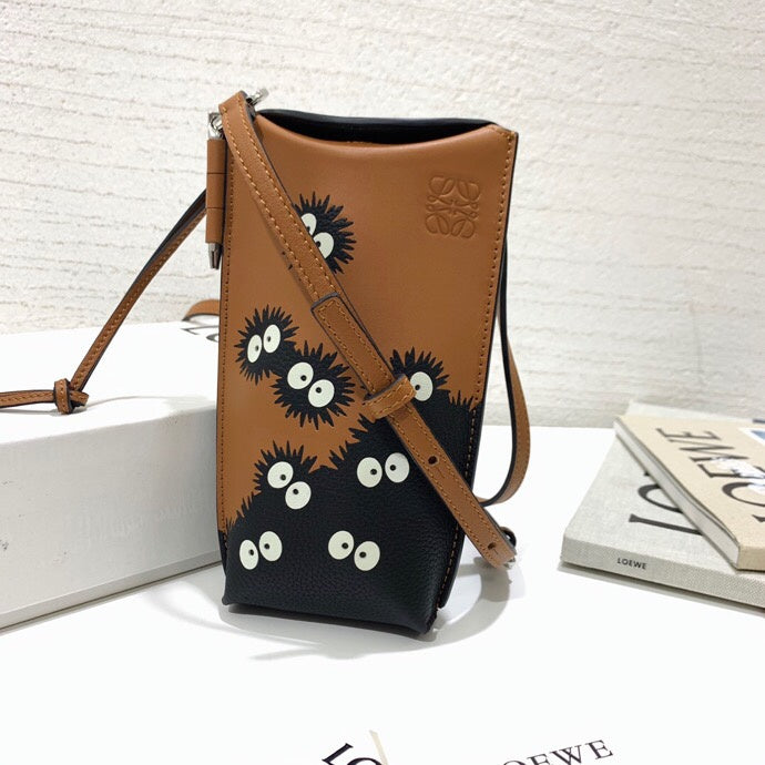 Ziva's Charm handbag – front view (8cm*19cm*4cm)