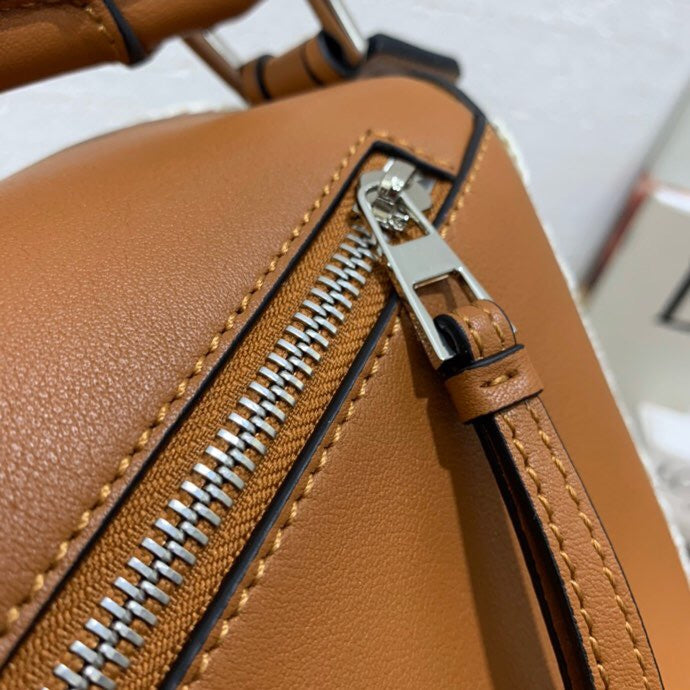 Ziva's Charm handbag – interior view (29cm*19cm*12cm)
