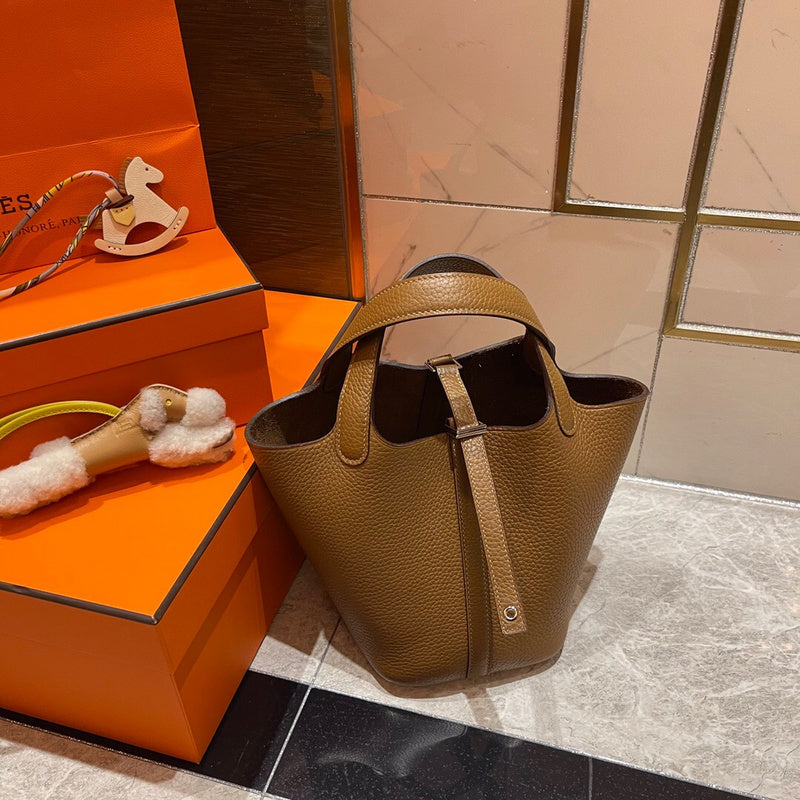Streamlined bag women's premium everyday handbag
