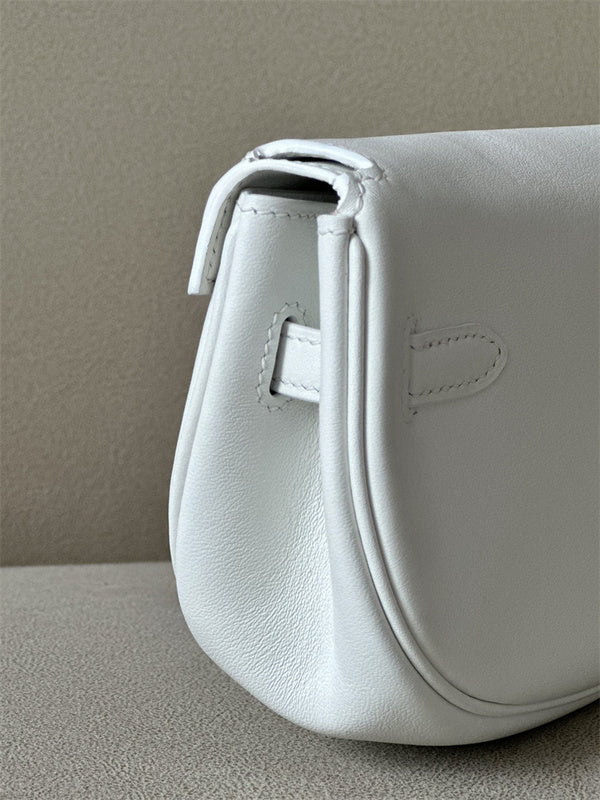 Interior view of effortless premium bag