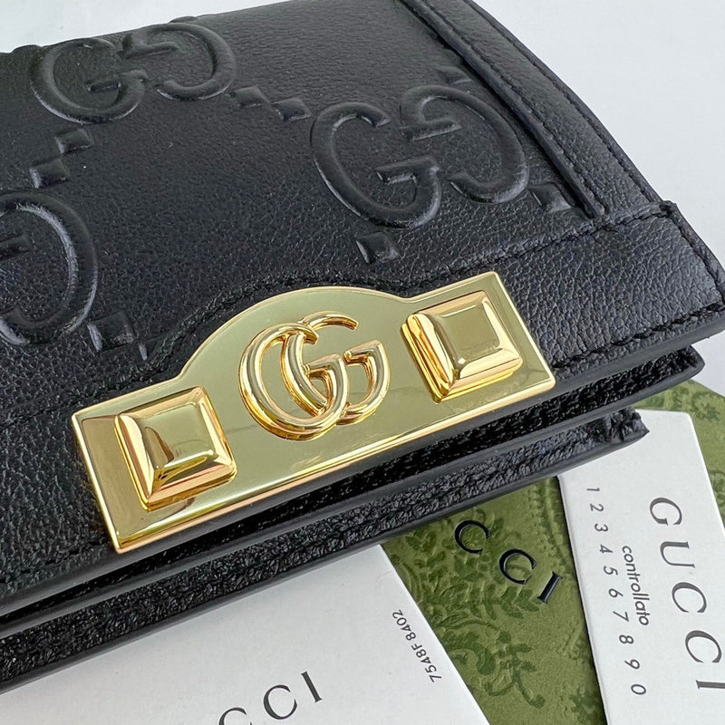 Handle and strap detail of statement modern women's handbag – women's luxury accessory