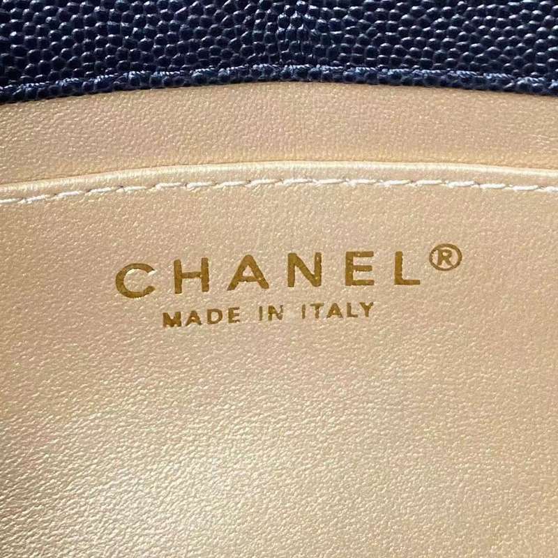 Zivas Charm Elevated Essentials Luxury Handbag (Contemporary Shape Language) – Lifestyle Shot
