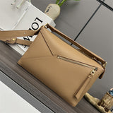  Essential shoulder bag front view 37