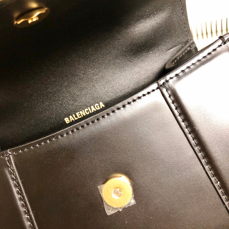 Side profile of chic sleek women's handbag – women's luxury accessory