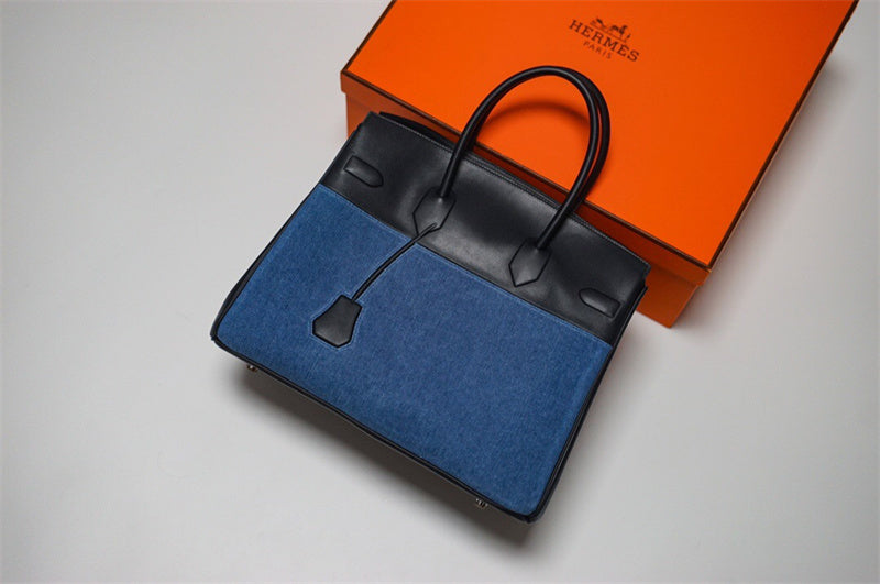  Understated everyday bag front view