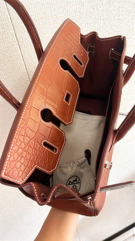  Graceful carryall bag carried on shoulder 10