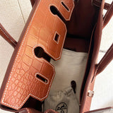 Graceful carryall bag carried on shoulder 10