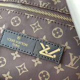 Front view of modern classic women's handbag – women's everyday handbag