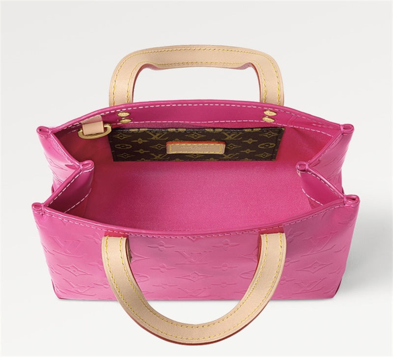  understated carryall bag styled with outfit 24