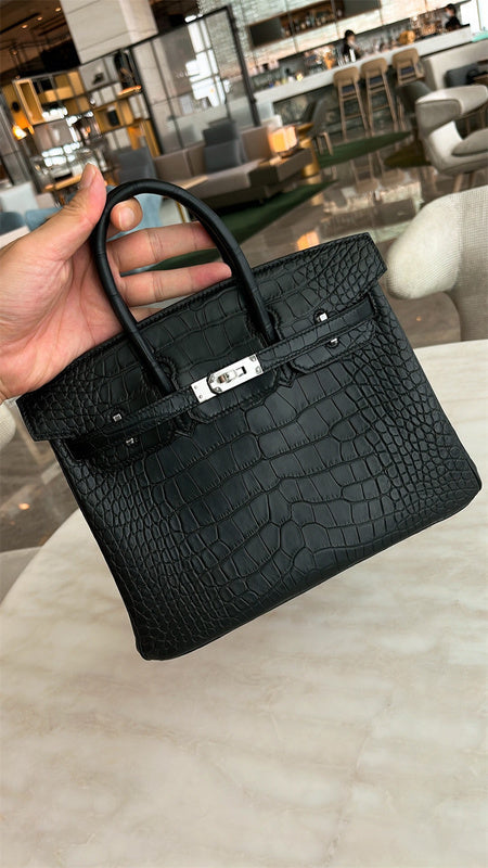  structured bag interior and compartment view 9