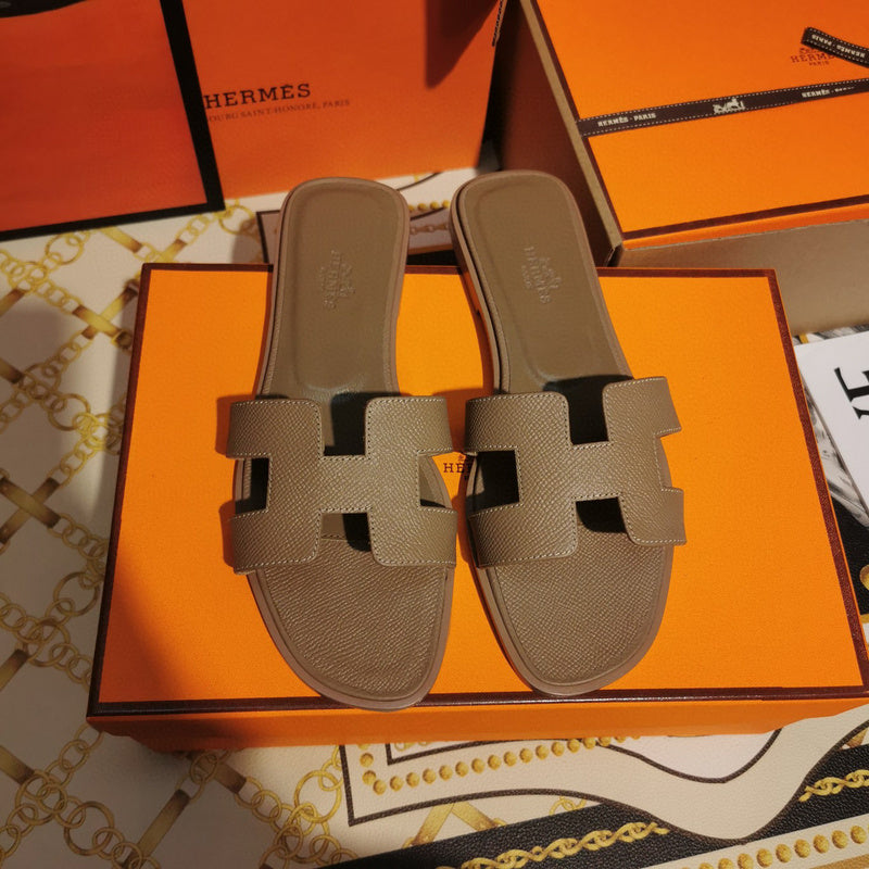 Hermès Black Flat Thong Sandals - Back View
