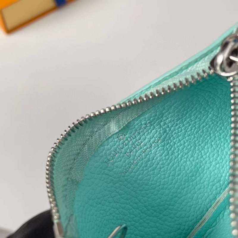 Front view of everyday-luxe polished women's handbag – women's luxury handbag