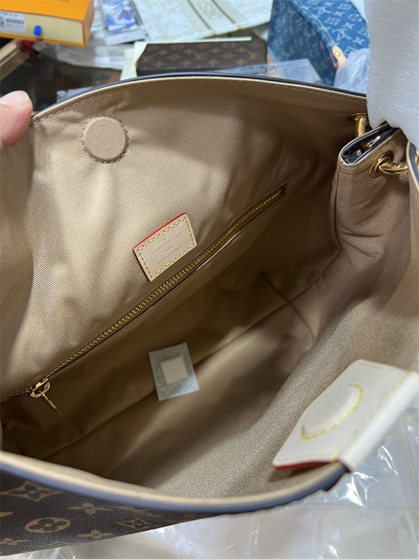  Understated crossbody bag front view 7