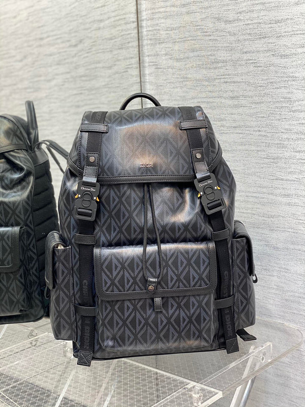 Front view of structured polished women's handbag – women's everyday handbag