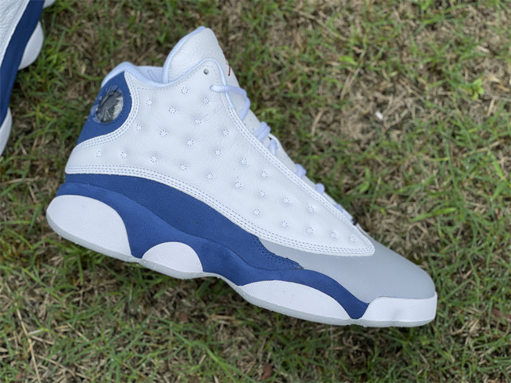 Nike Men's & Women's Premium Low-Top Trainers — Style 229 angle view