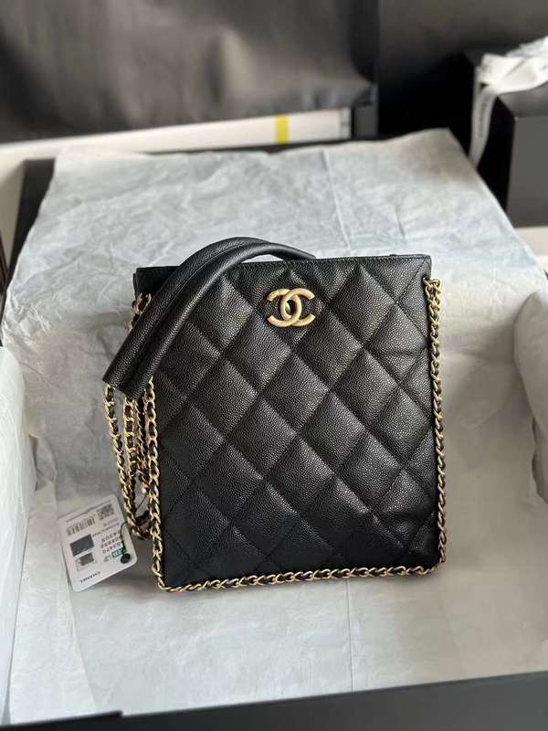 Zivas Charm Refined Structure Everyday Handbag (Effortless Style Upgrade) – Lifestyle Shot