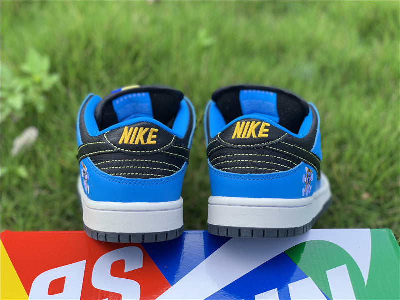 Nike Men's & Women's Designer Street Sneakers — Style 146 hardware detail