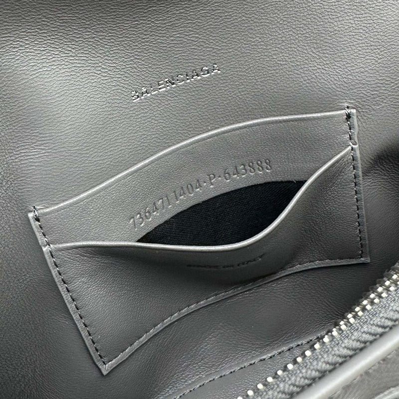Zivas Charm Polished Finish Statement Handbag (Effortless Style Upgrade) – Side Profile