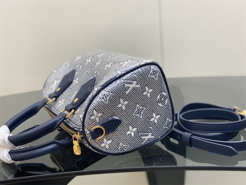  Smart shoulder bag carried on shoulder