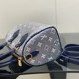  Smart shoulder bag carried on shoulder