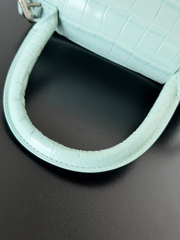 Zivas Charm Versatile Design Statement Handbag (Modern Wardrobe Staple) – Close-Up Detail